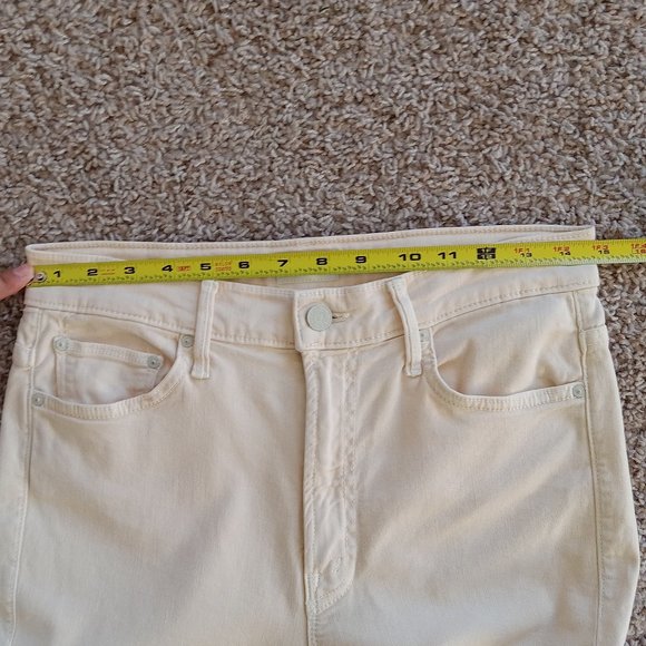 MOTHER Denim The Insider Crop Step Fray in Chalk Ivory - Picture 9 of 12